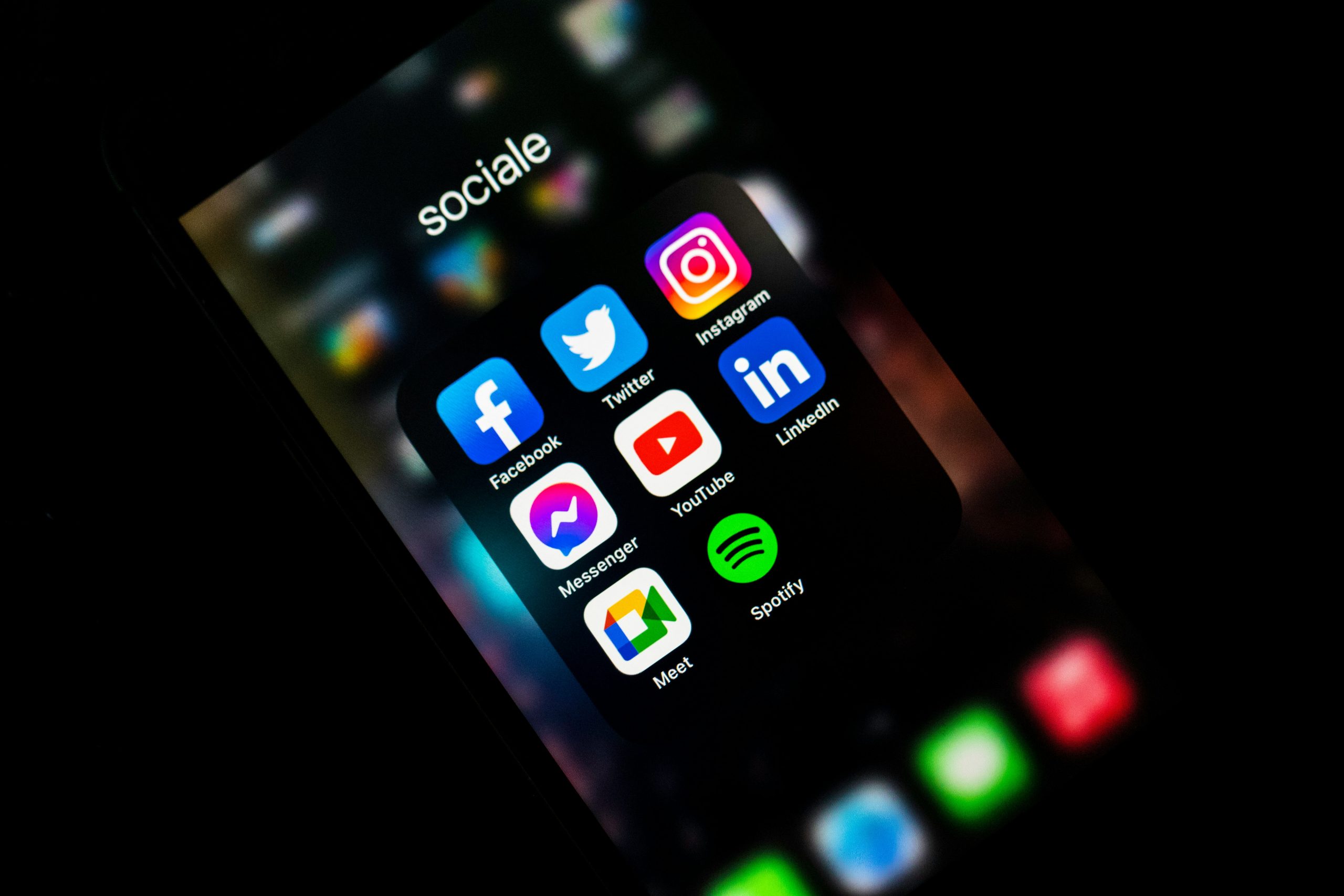 Comment créer du lien social au quotidien : nos conseils simples et efficaces