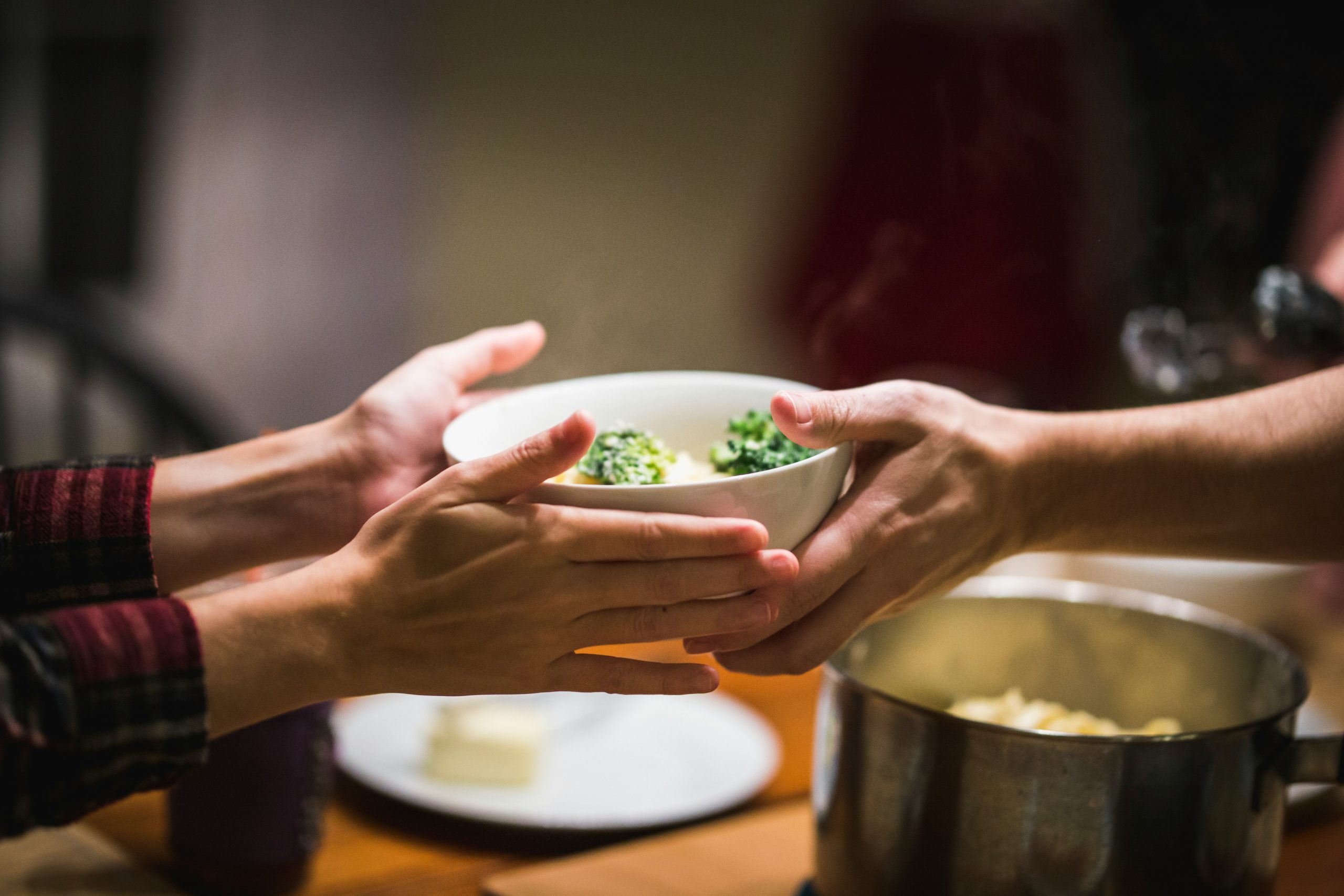 Organisation d’un repas partagé : la recette idéale pour créer de la convivialité